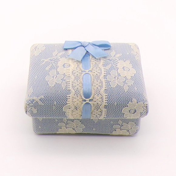 Keepsake Lt Blue Lace Box - Picture 1 of 9